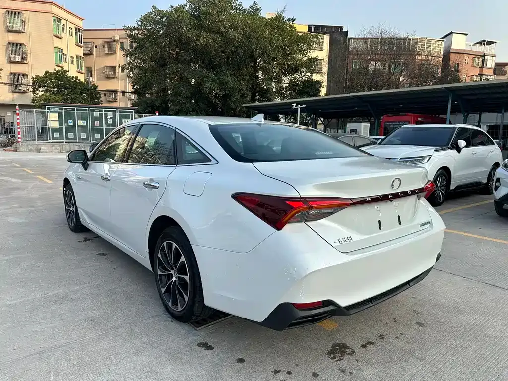 Toyota Avalon — фото 10
