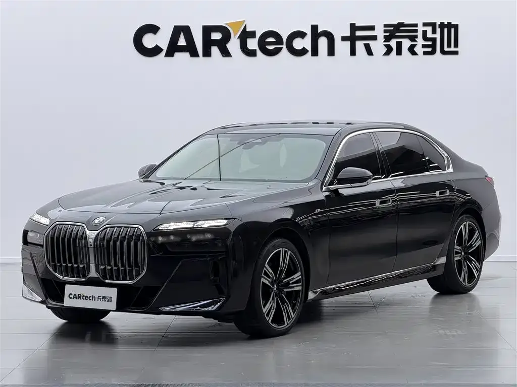 BMW 7 Series — фото 1