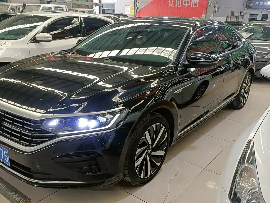 Volkswagen Passat — фото 1
