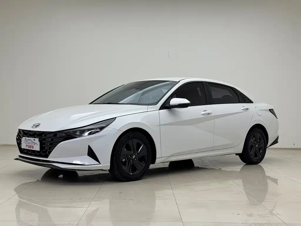 Hyundai Elantra — фото 1