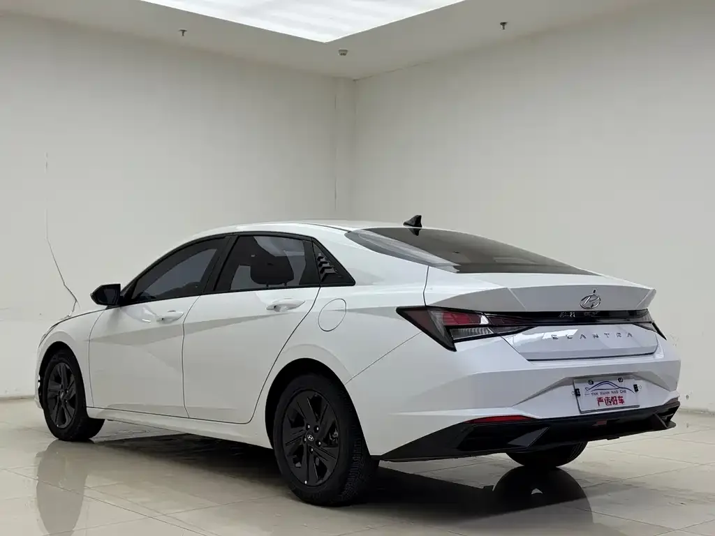 Hyundai Elantra — фото 5