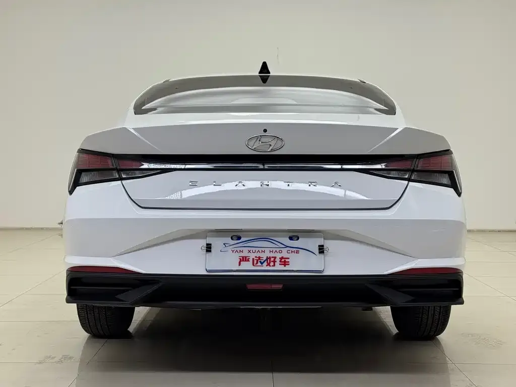 Hyundai Elantra — фото 2
