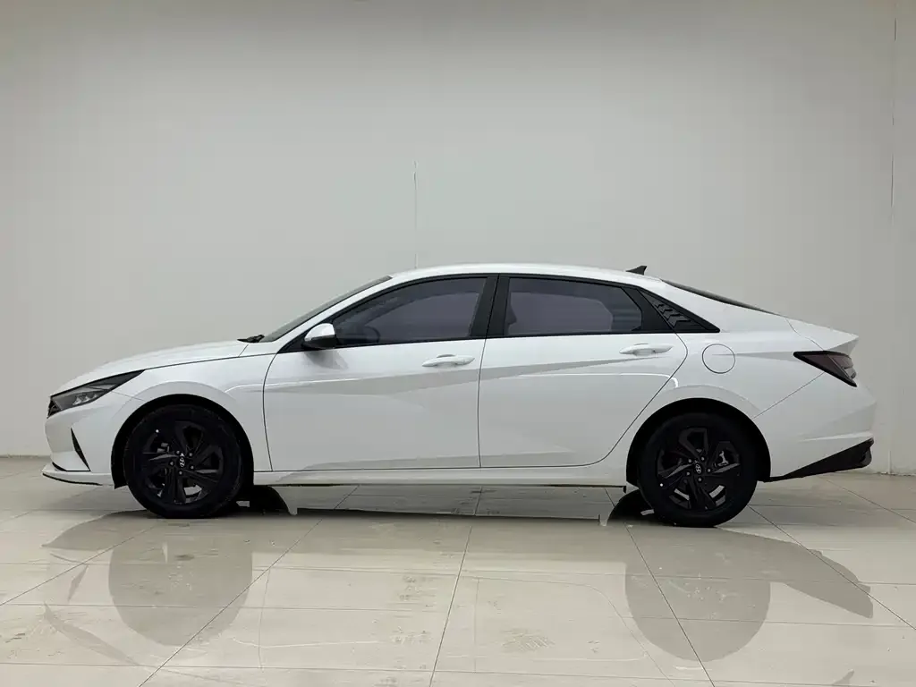 Hyundai Elantra — фото 7