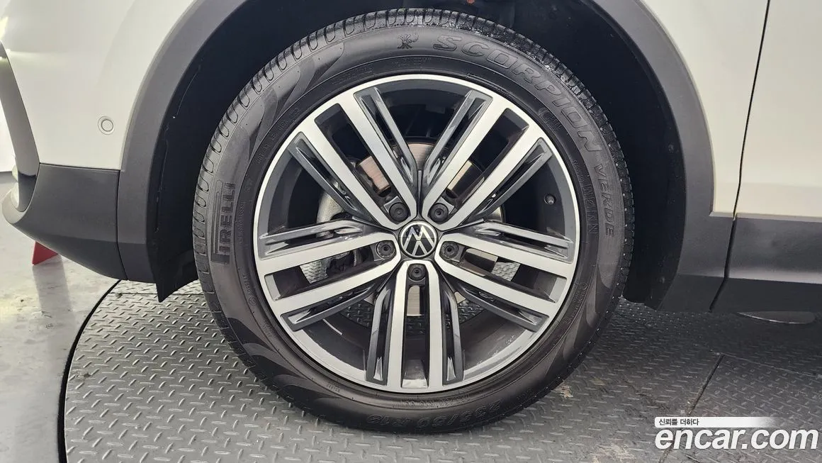 Volkswagen Tiguan — фото 8