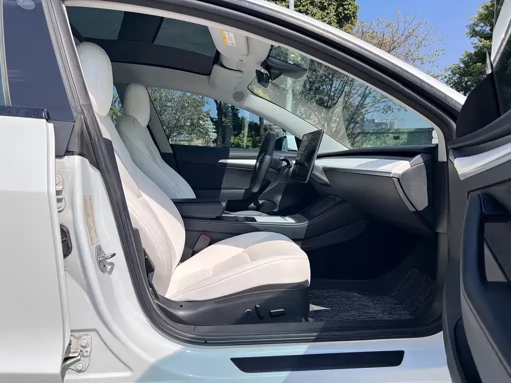 Tesla Model 3 — фото 9