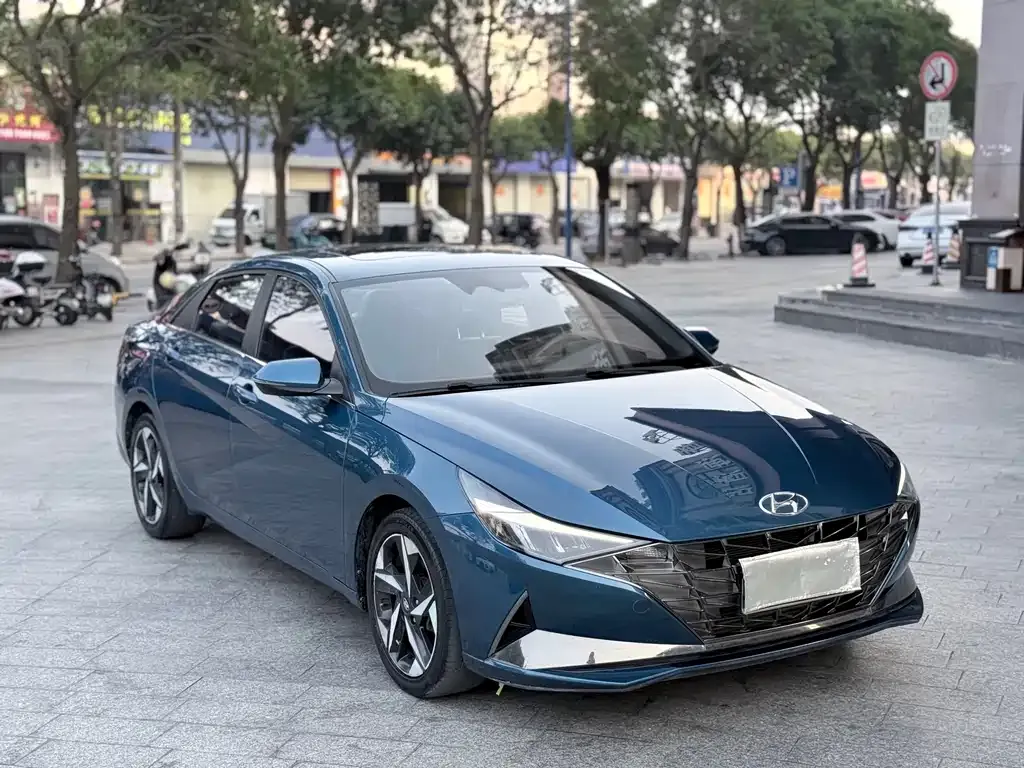 Hyundai Elantra — фото 4