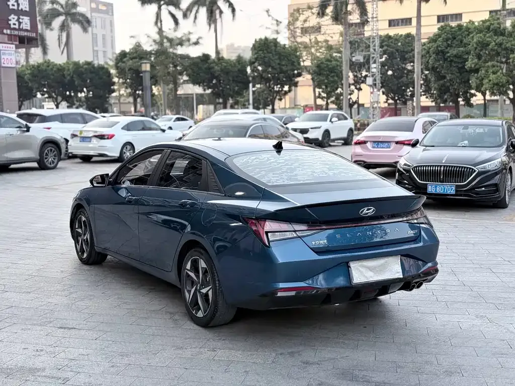 Hyundai Elantra — фото 3