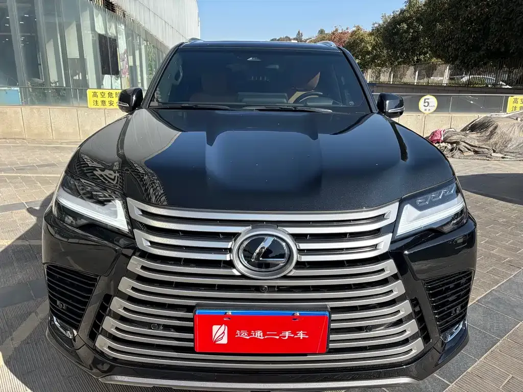 Lexus LX — фото 1