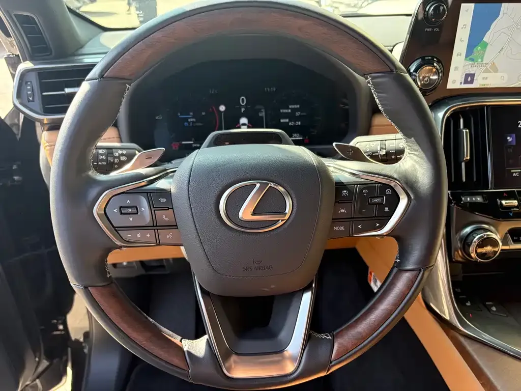 Lexus LX — фото 3