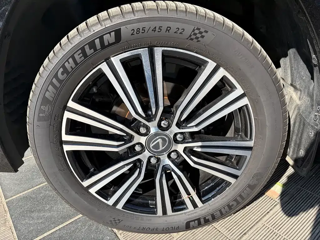 Lexus LX — фото 10