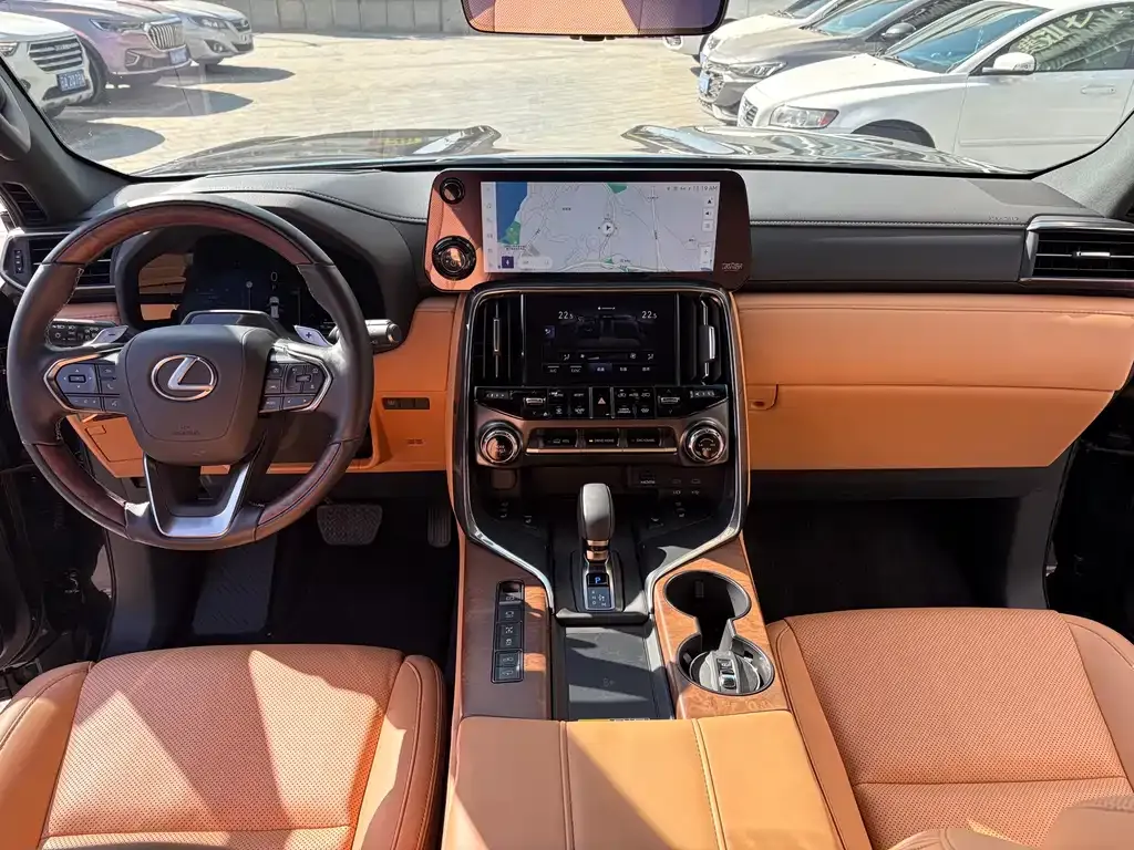 Lexus LX — фото 4