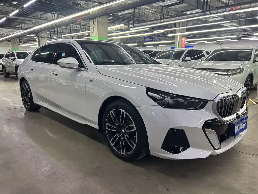 BMW 5 Series — фото 10