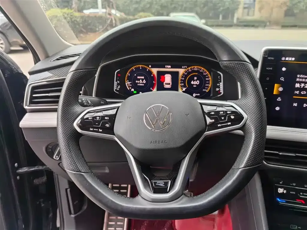 Volkswagen Tiguan L — фото 7