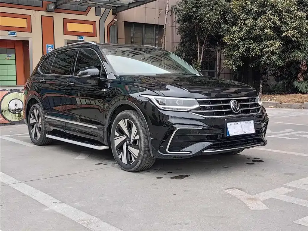 Volkswagen Tiguan L — фото 10