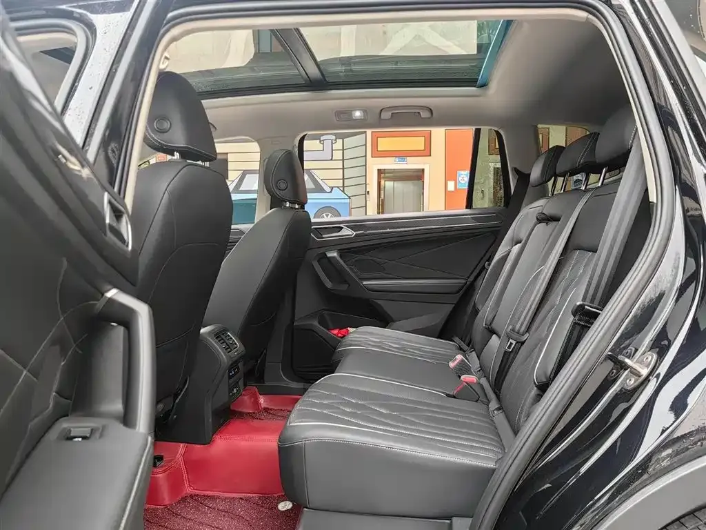 Volkswagen Tiguan L — фото 4