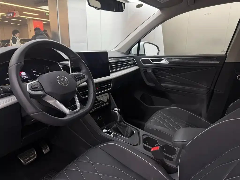 Volkswagen Tiguan L — фото 4
