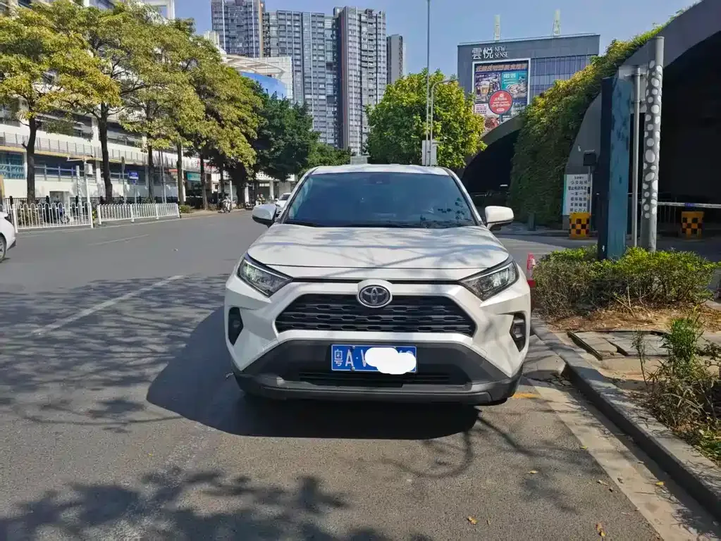 Toyota RAV4 — фото 2