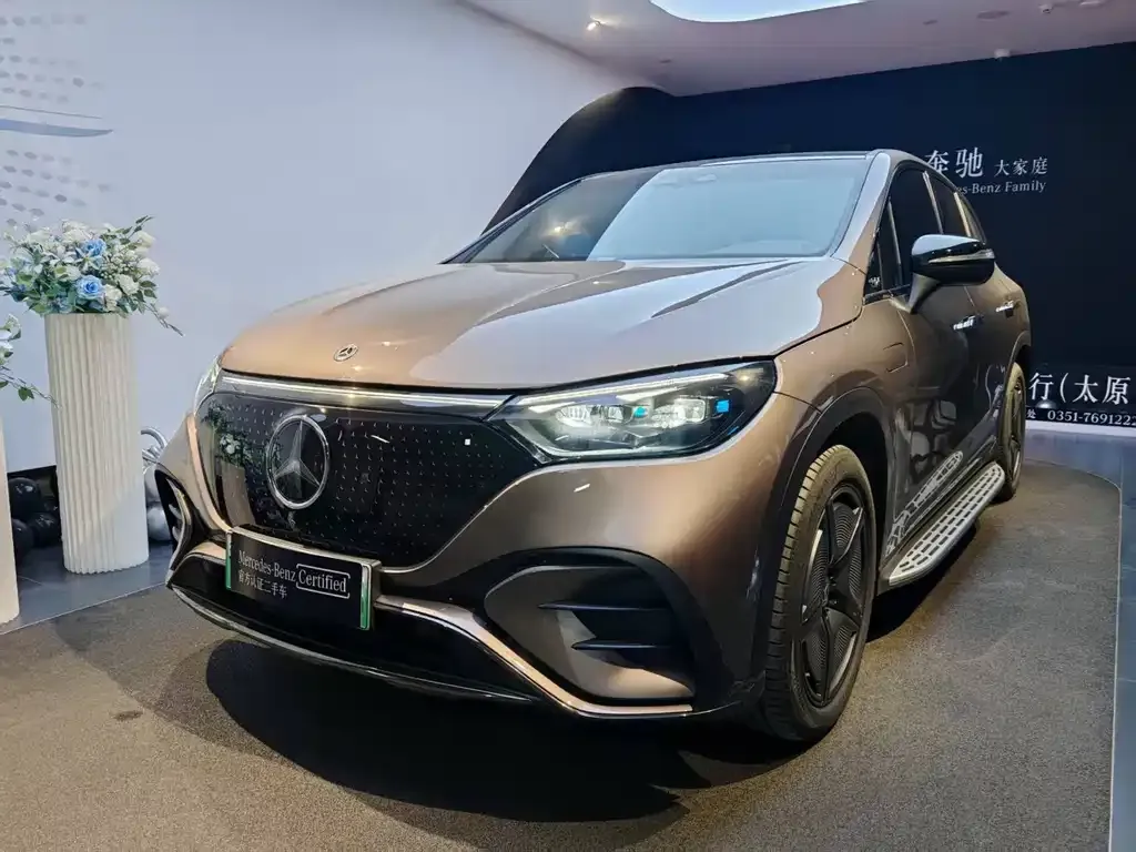 Mercedes-Benz EQE SUV — фото 1
