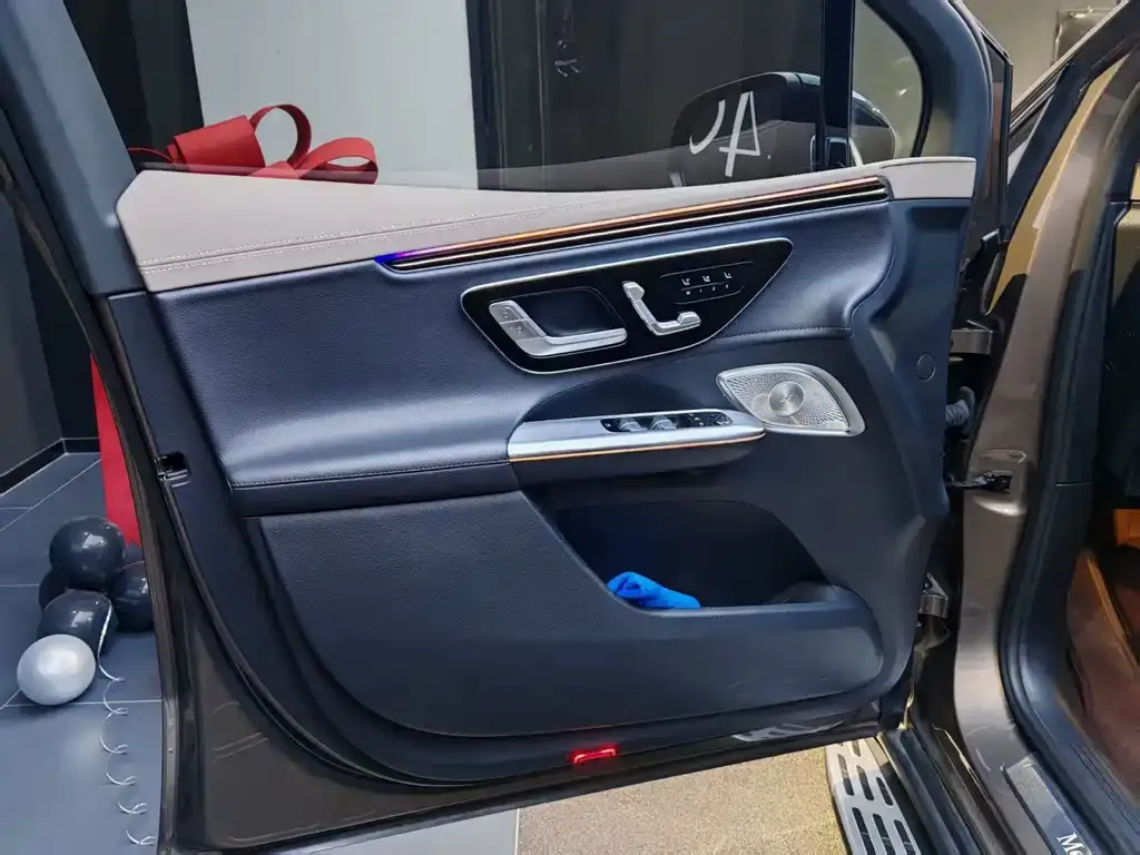 Mercedes-Benz EQE SUV — фото 3