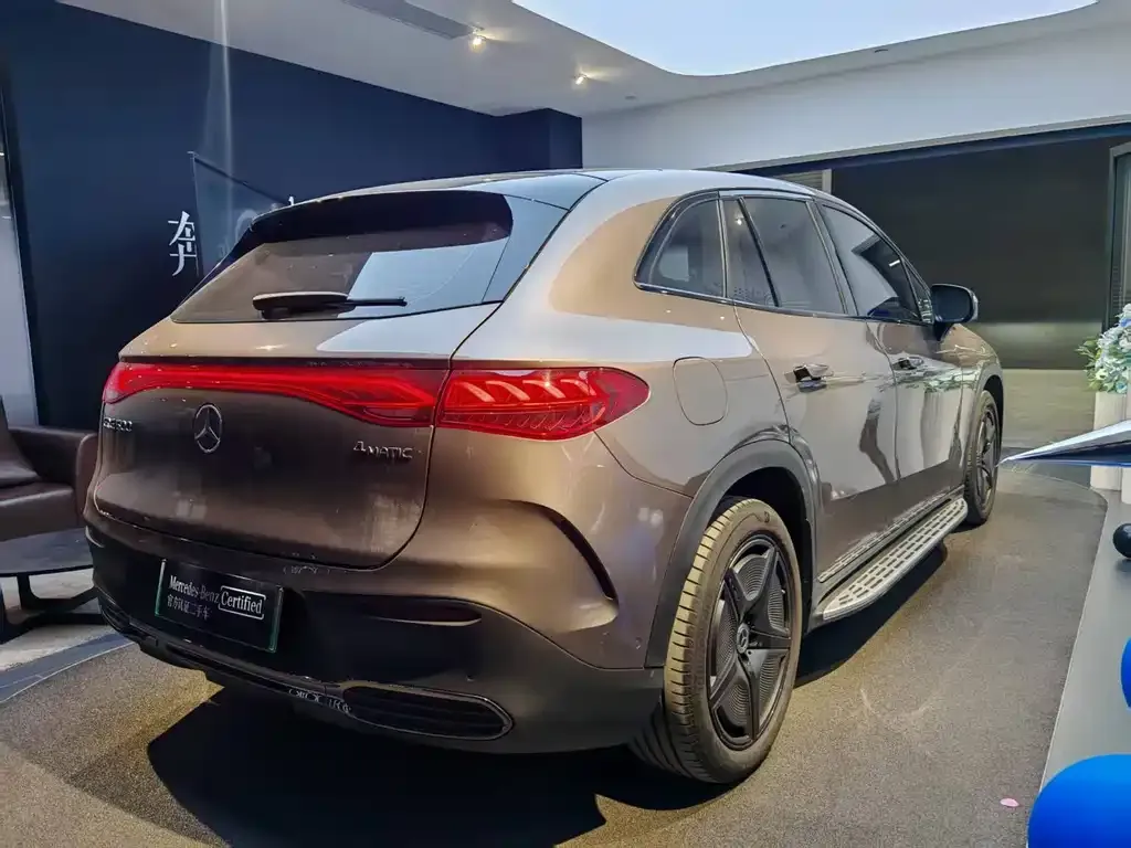 Mercedes-Benz EQE SUV — фото 9