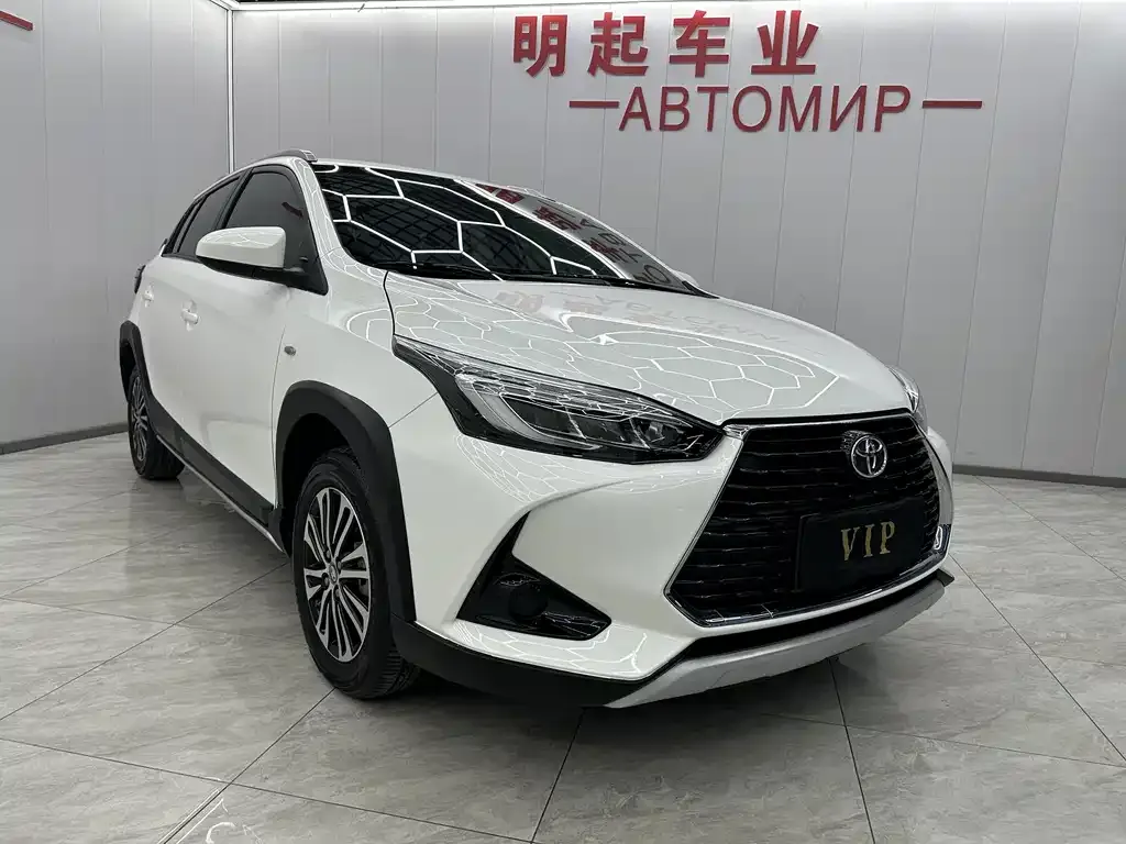 Toyota Yaris L — фото 7