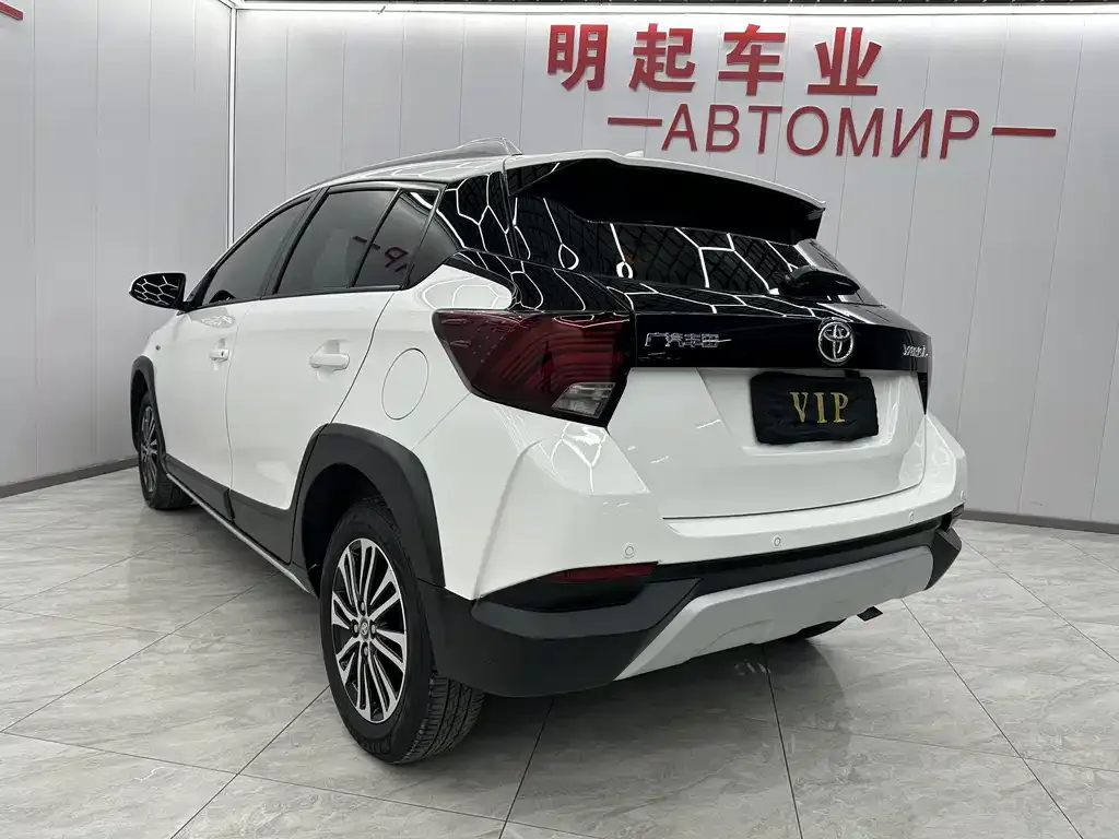 Toyota Yaris L — фото 10