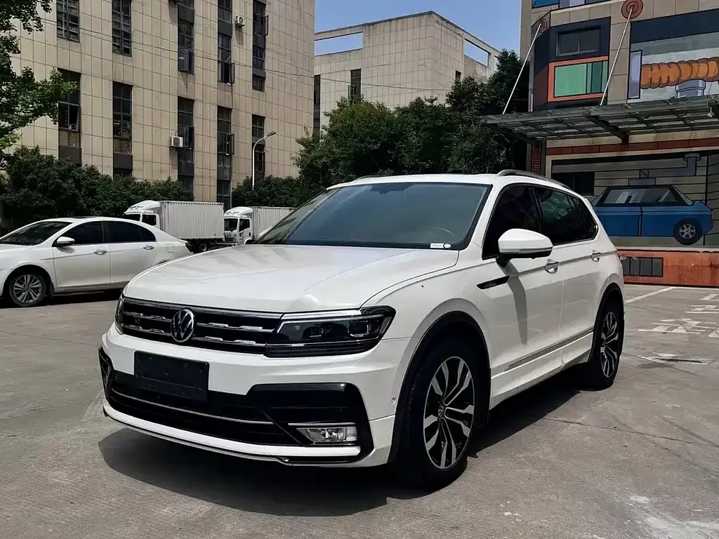 Volkswagen Tiguan L — фото 1