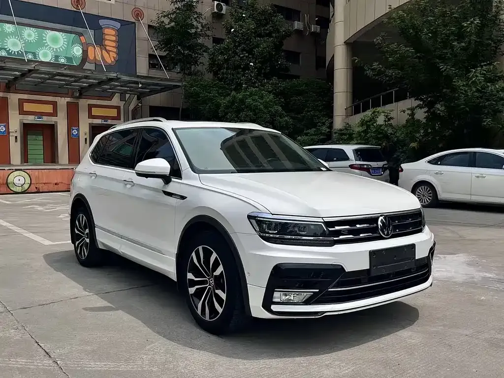 Volkswagen Tiguan L — фото 5