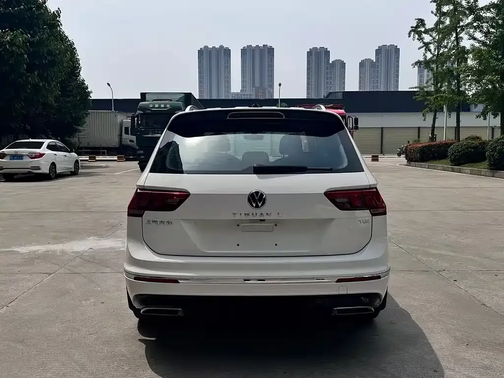 Volkswagen Tiguan L — фото 8