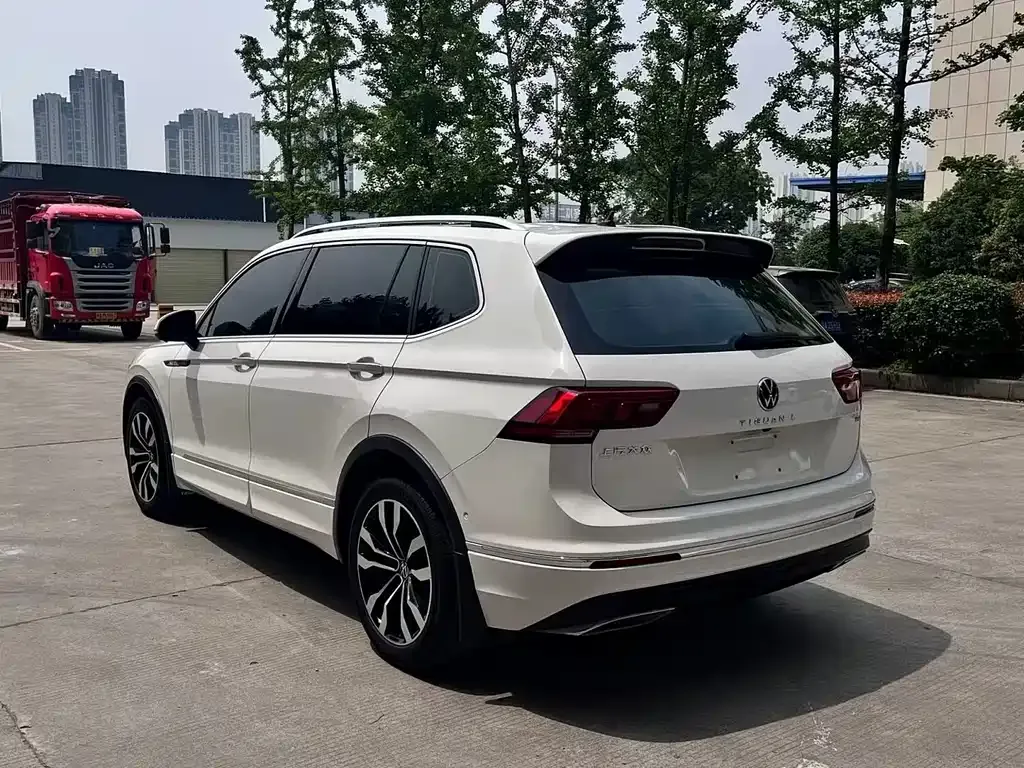 Volkswagen Tiguan L — фото 6