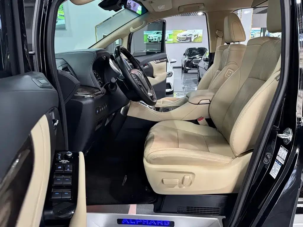 Toyota Vellfire — фото 10