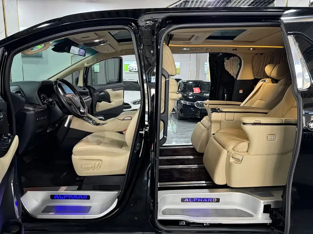 Toyota Vellfire — фото 8