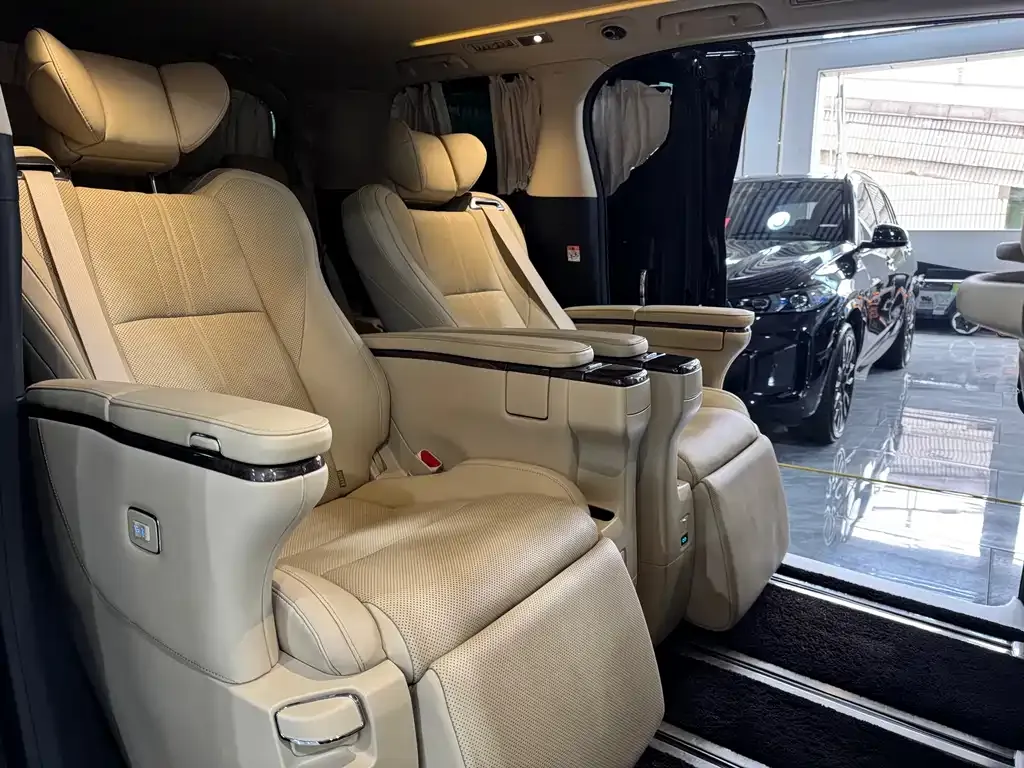 Toyota Vellfire — фото 5