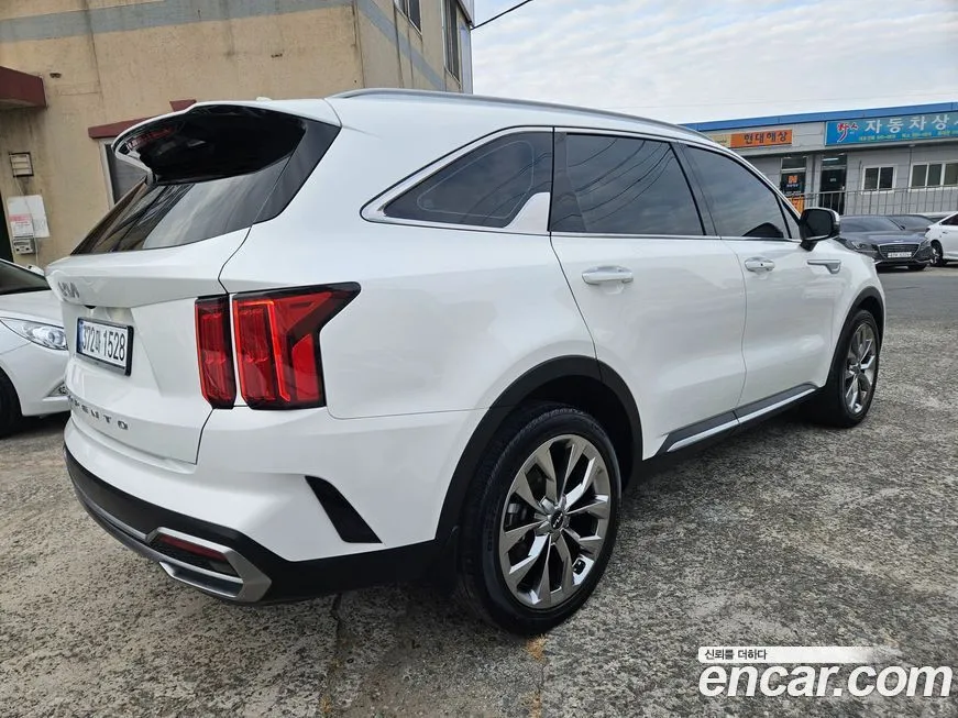 Kia Sorento — фото 10