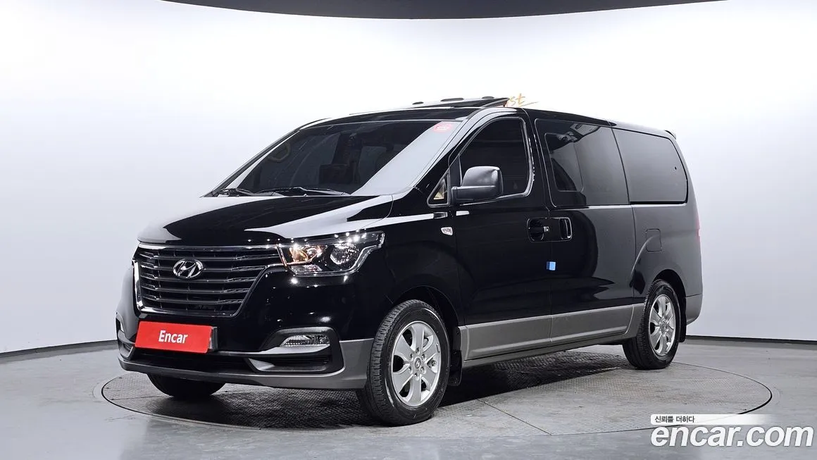 Hyundai Starex — фото 1