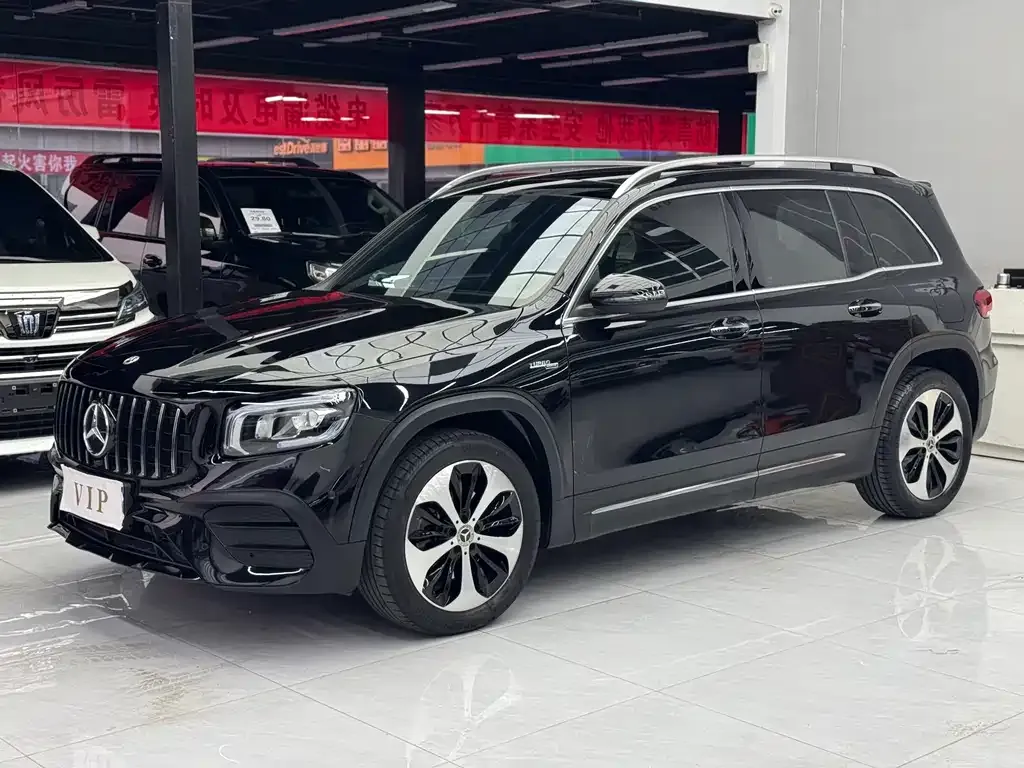 Mercedes-Benz GLB — фото 1