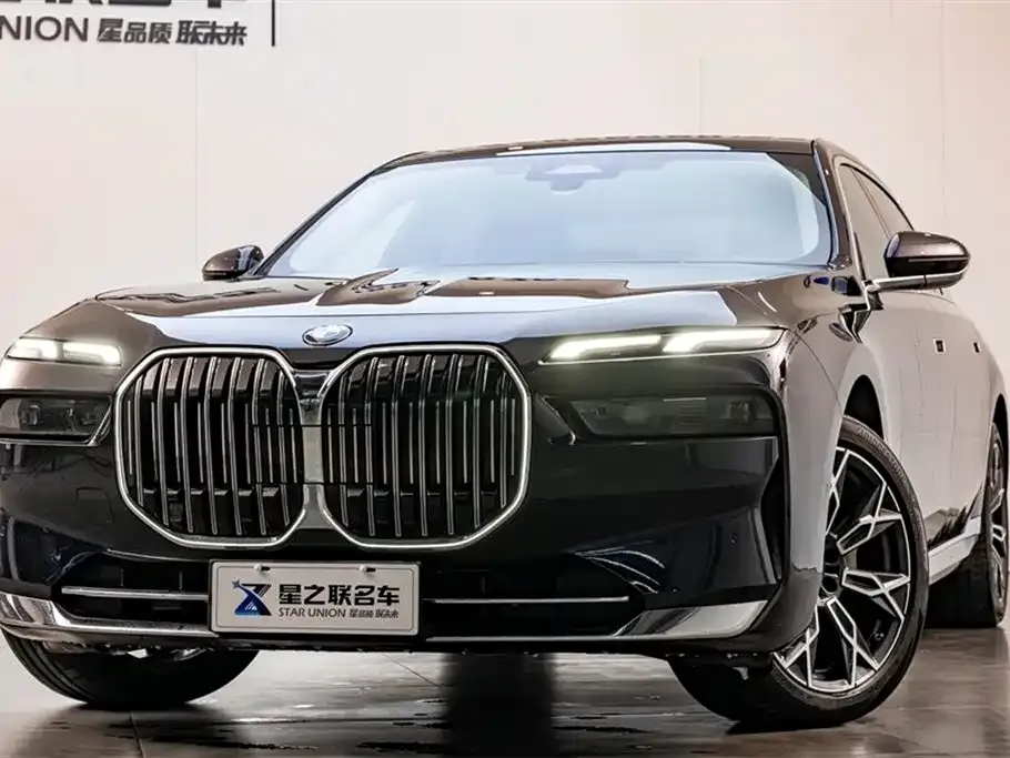 BMW 7 Series — фото 10