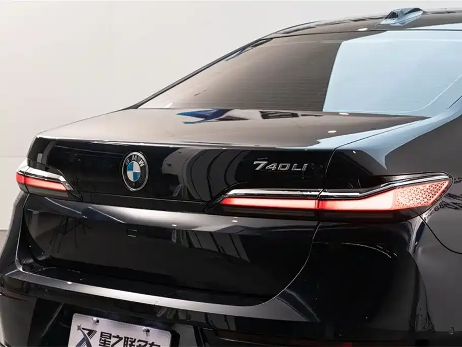 BMW 7 Series — фото 2