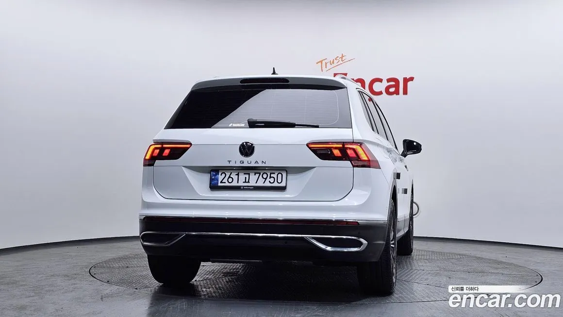 Volkswagen Tiguan — фото 7