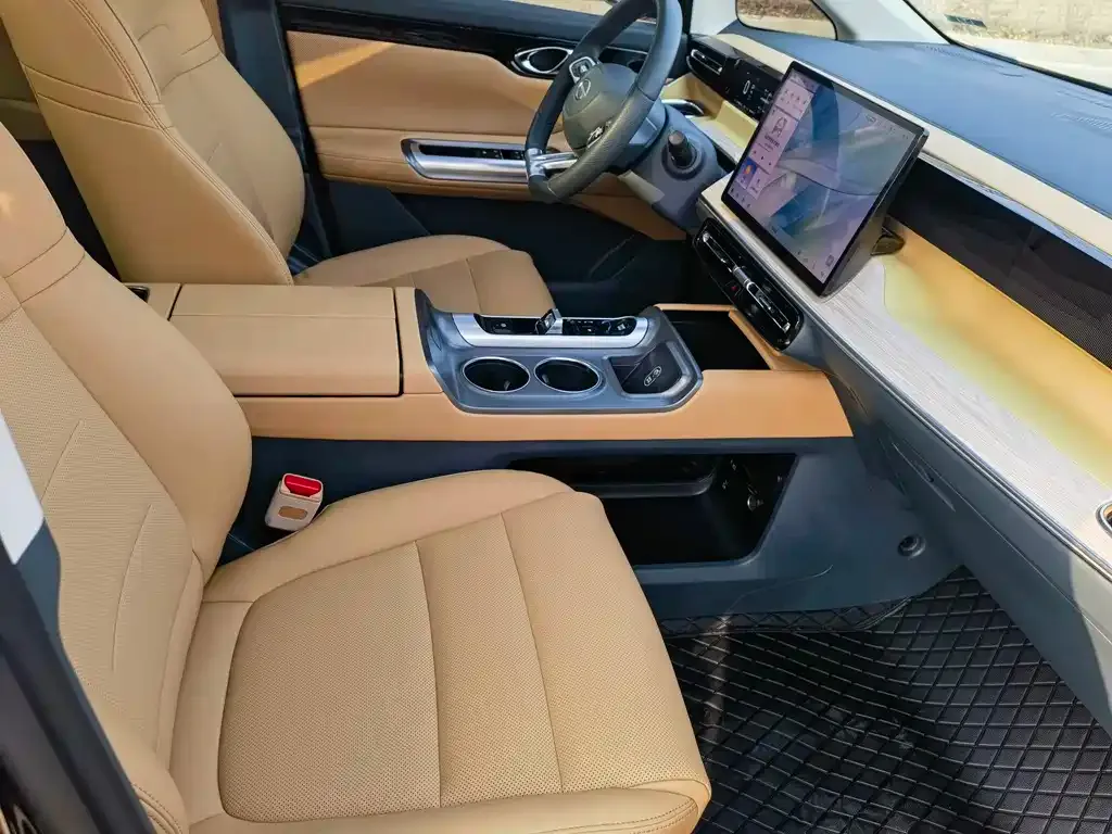 GAC Motor E8 Hybrid — фото 8