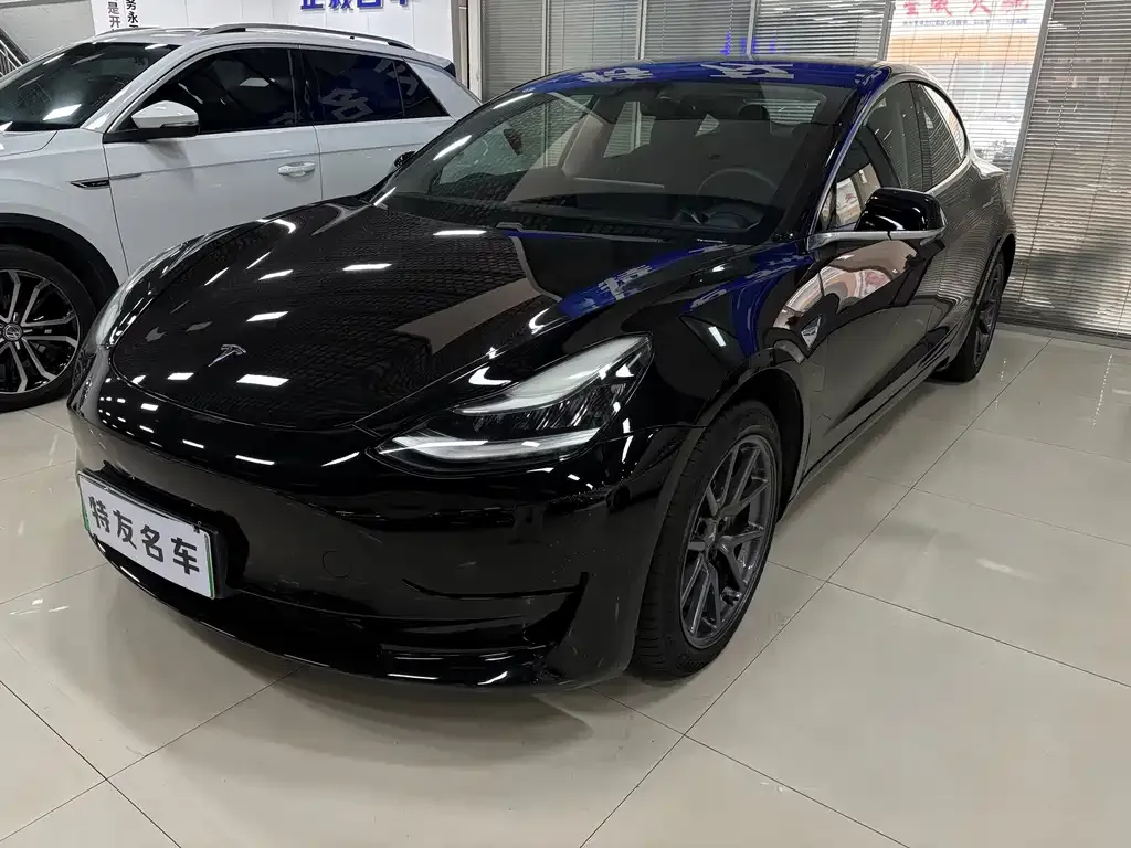 Tesla Model 3 — фото 1