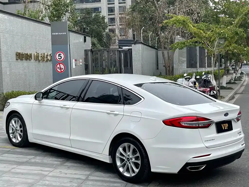 Ford Mondeo — фото 8