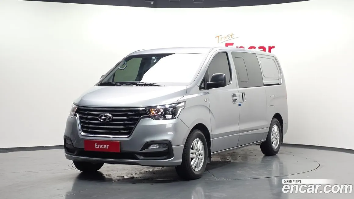 Hyundai Starex — фото 1