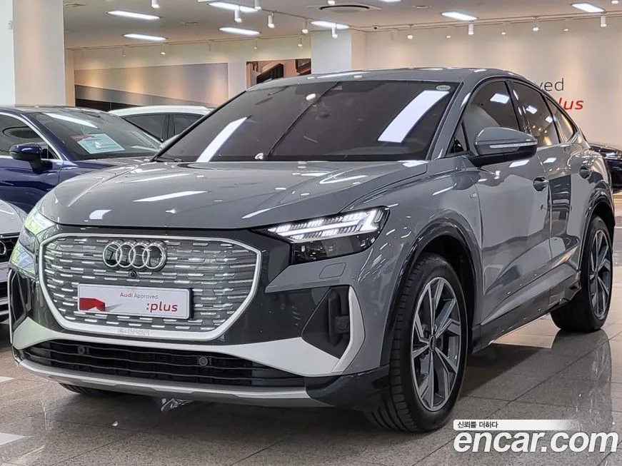 Audi Q4 e-tron — фото 2