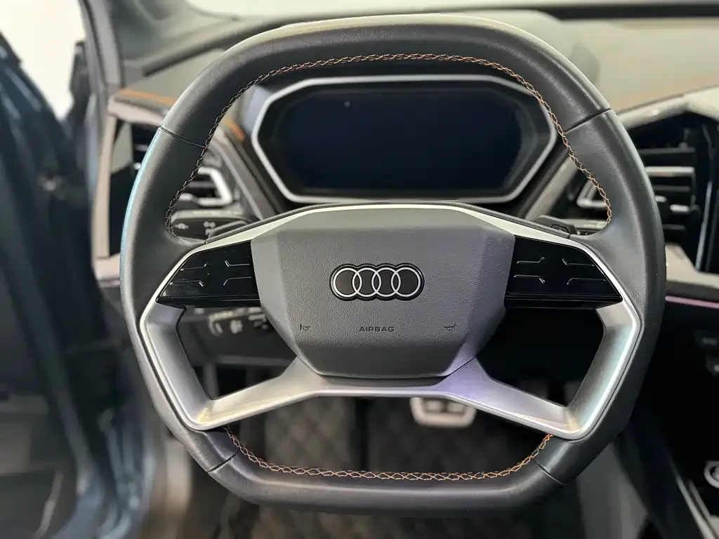 Audi Q4 e-tron — фото 2