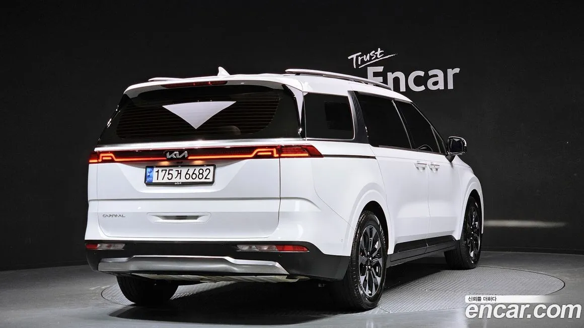 Kia Carnival — фото 6