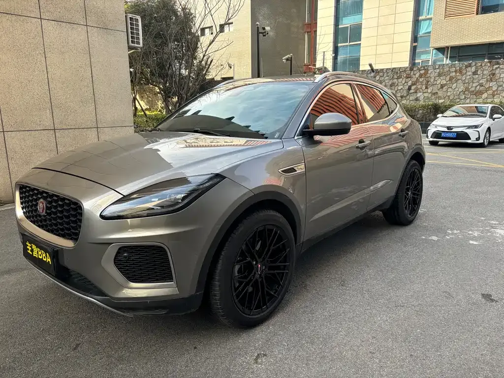 Jaguar E-PACE — фото 1