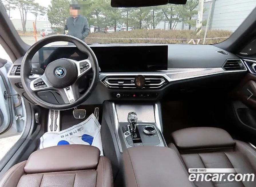 BMW i4 — фото 7