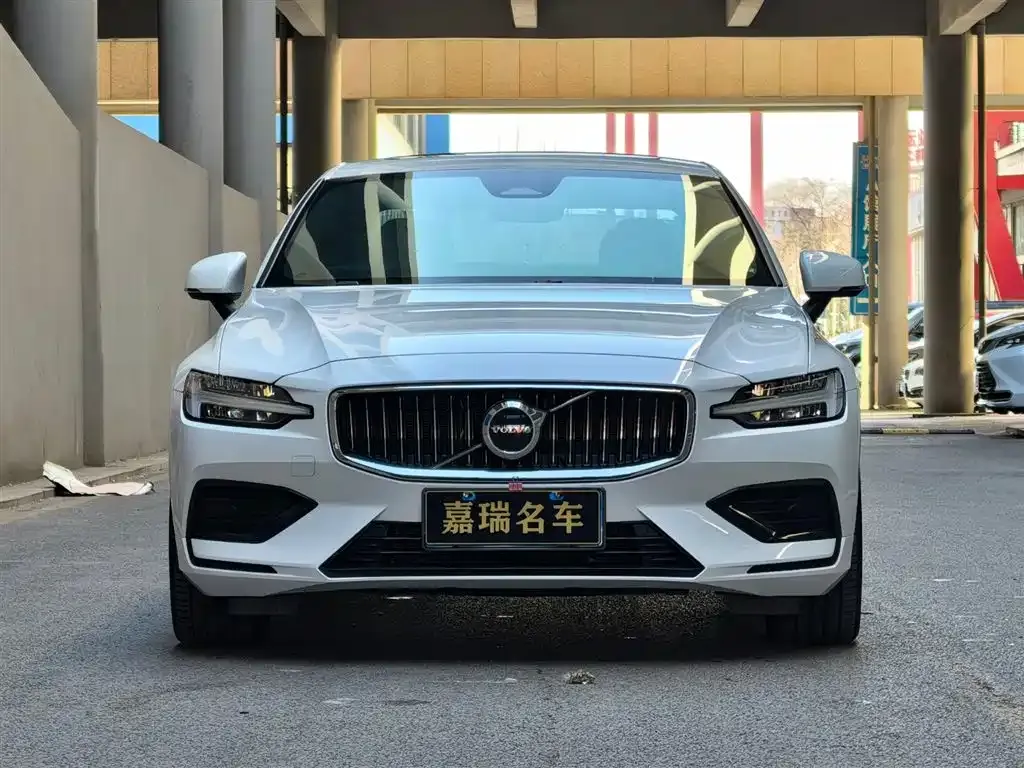 Volvo S60 — фото 10