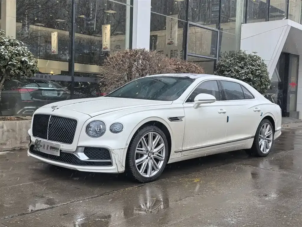 Bentley Flying Spur PHEV — фото 1